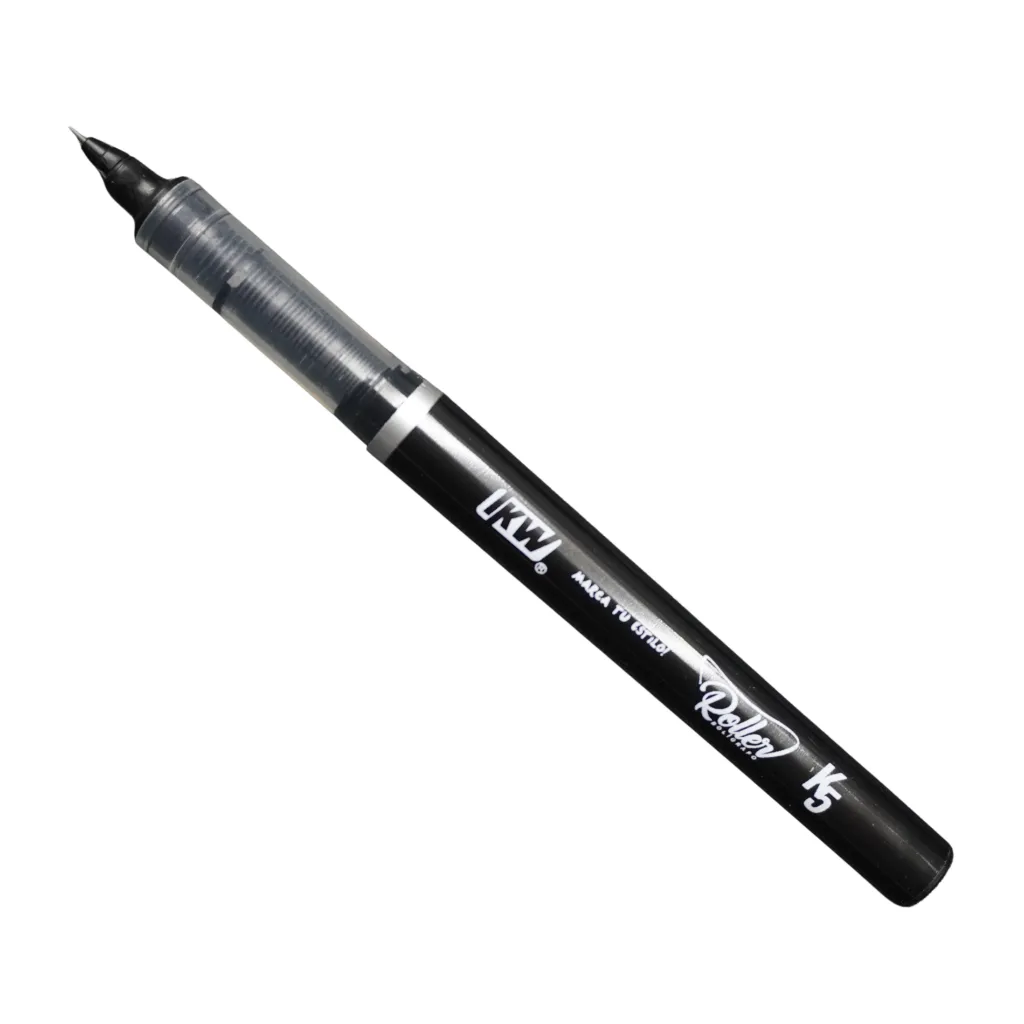pluma-negra-fina.webp